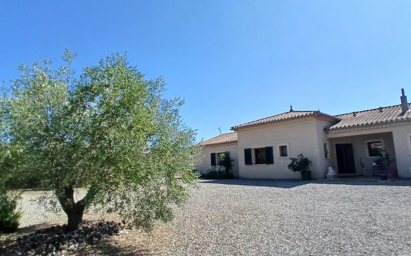 4-bedroom Detached House In Badens, France (190 M²)