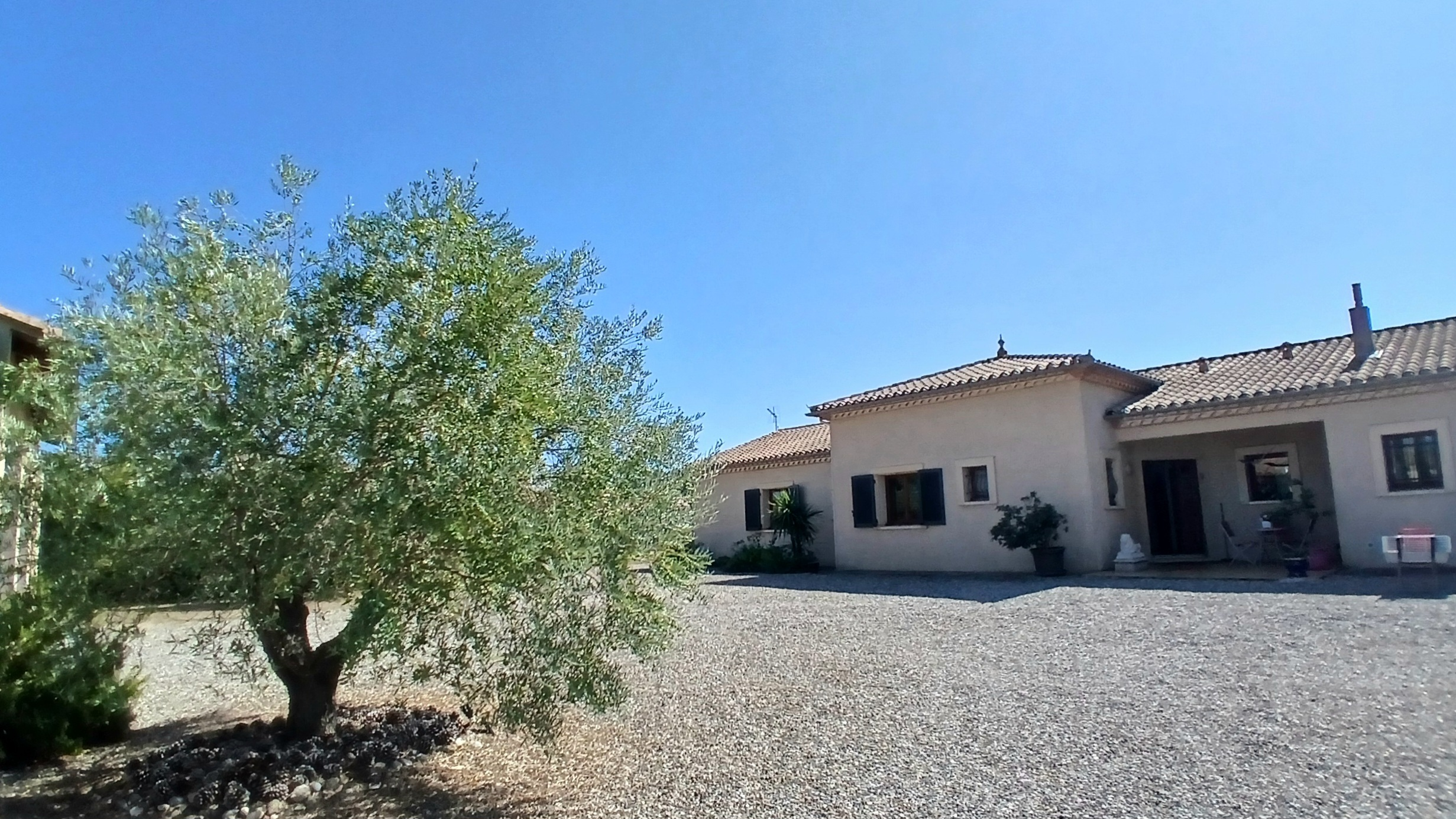 4-bedroom Detached House In Badens, France (190 M²)