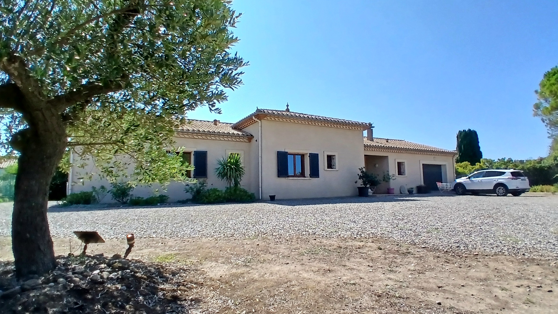 4-bedroom Detached House In Badens, France (190 M²)