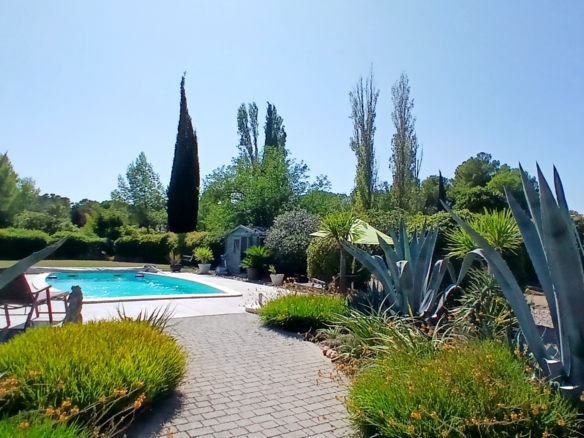 4-bedroom Detached House In Badens, France (190 M²)