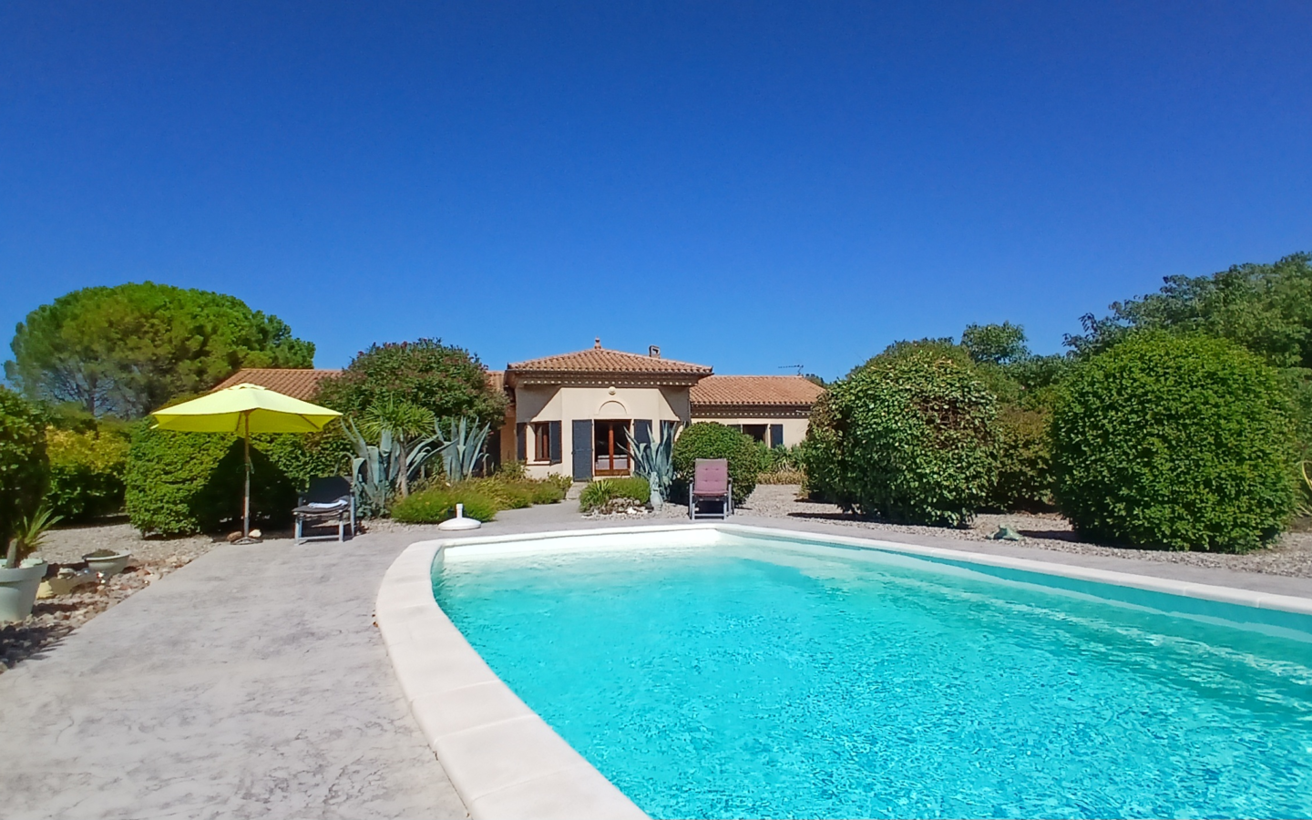 4-bedroom Detached House In Badens, France (190 M²)