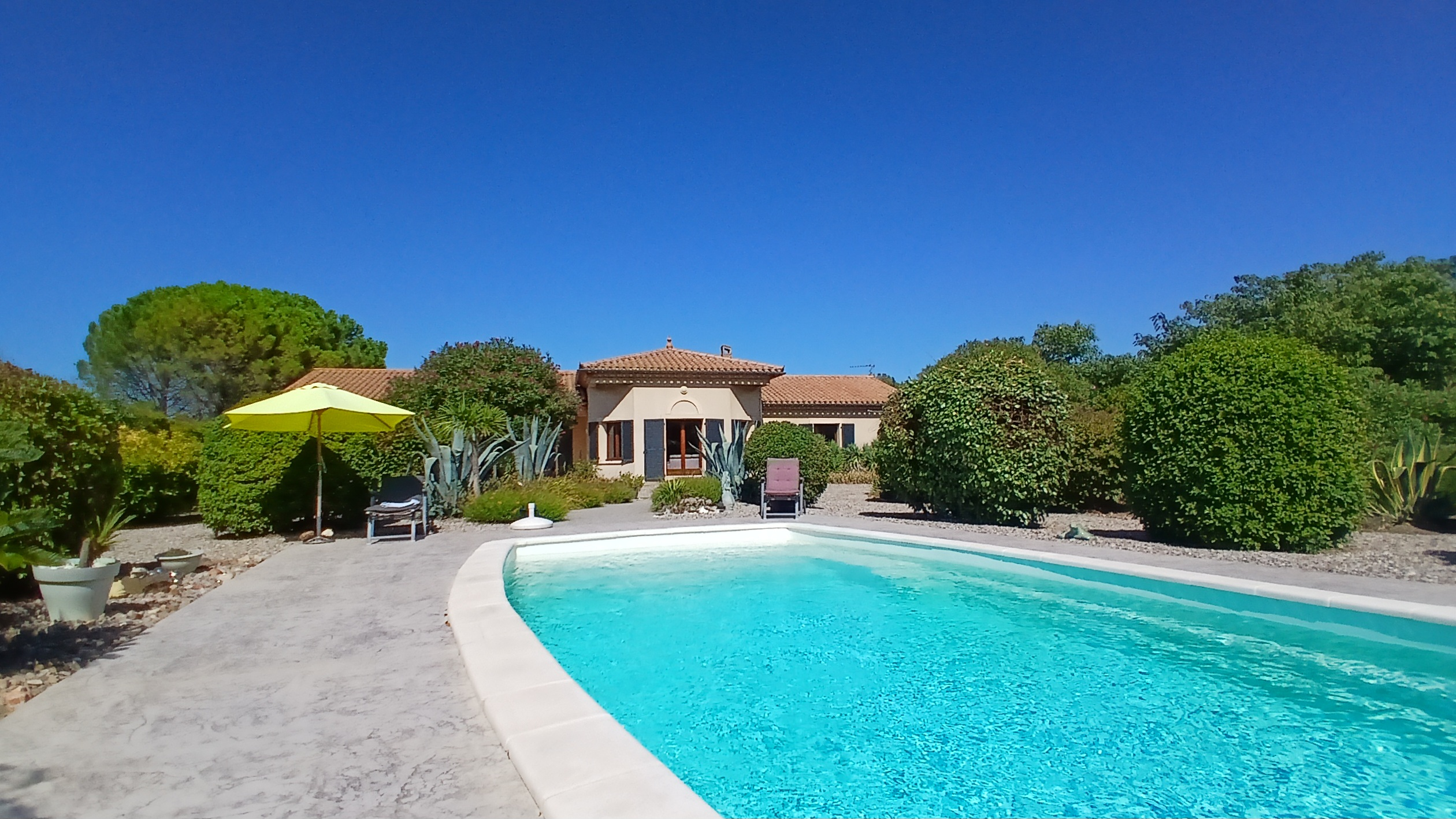 4-bedroom Detached House In Badens, France (190 M²)