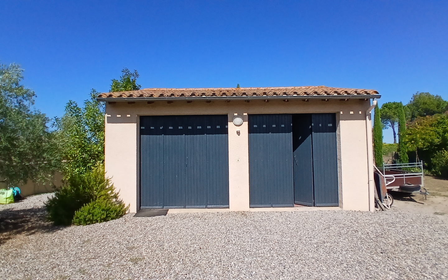 4-bedroom Detached House In Badens, France (190 M²)