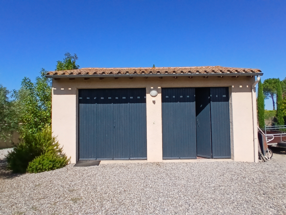 4-bedroom Detached House In Badens, France (190 M²)