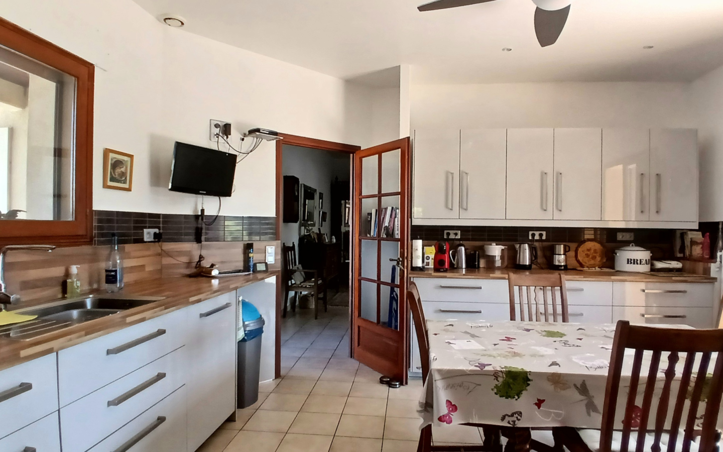 4-bedroom Detached House In Badens, France (190 M²)