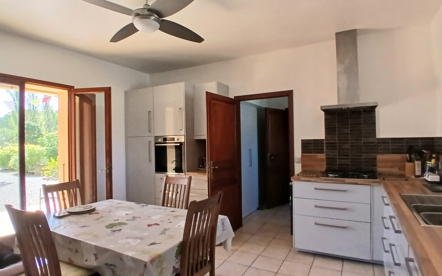 4-bedroom Detached House In Badens, France (190 M²)