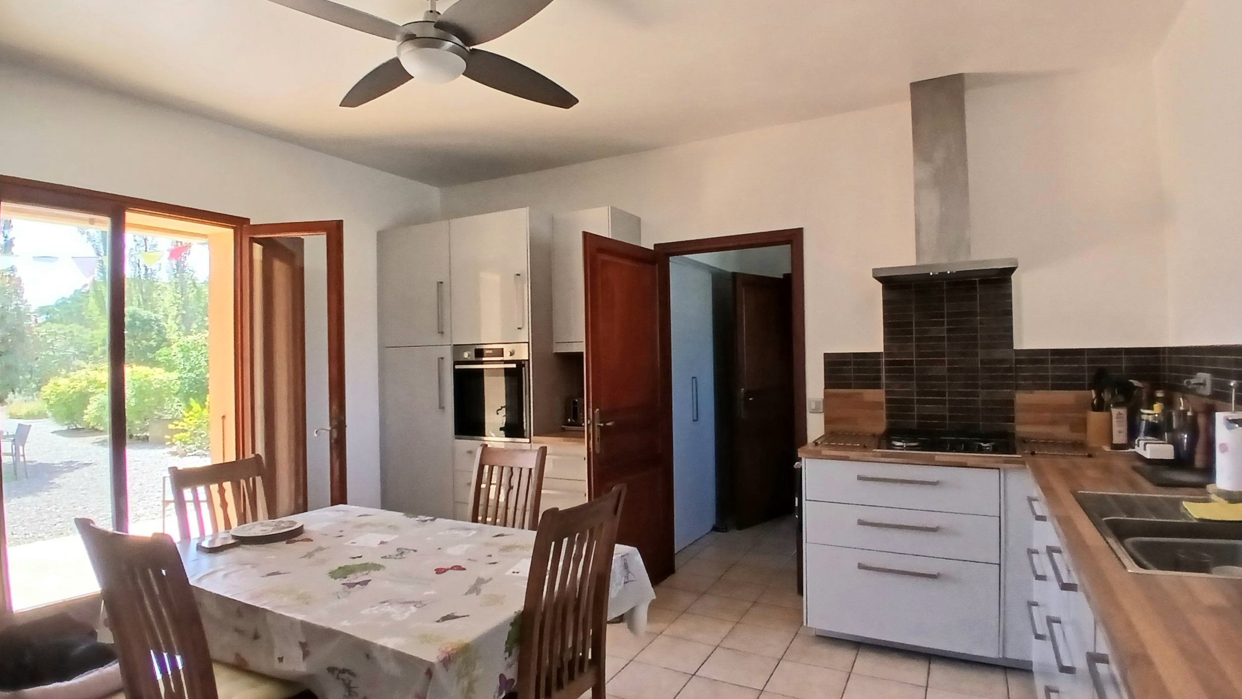 4-bedroom Detached House In Badens, France (190 M²)