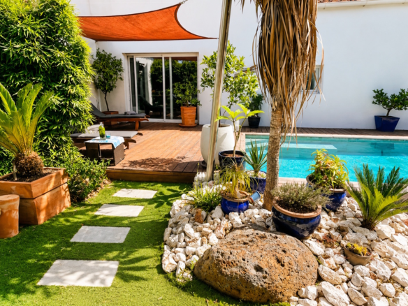 4-bedroom House In Bassan, France (170 M²)