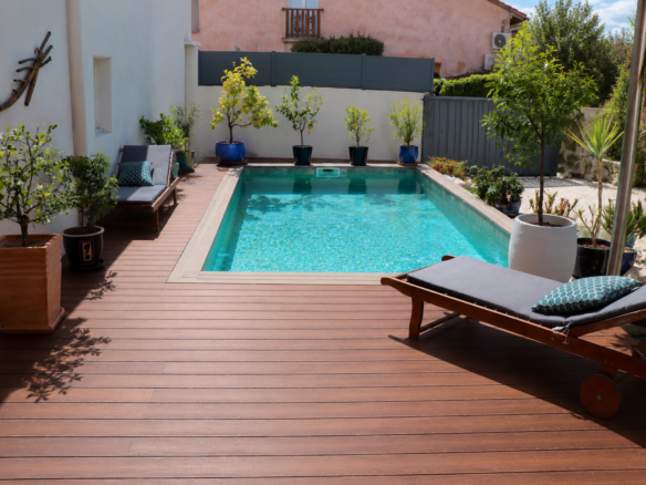 4-bedroom House In Bassan, France (170 M²)