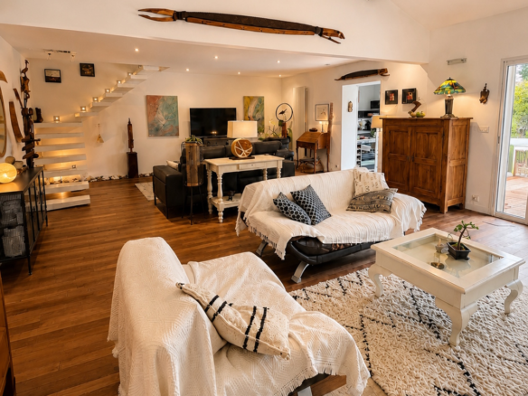 4-bedroom House In Bassan, France (170 M²)