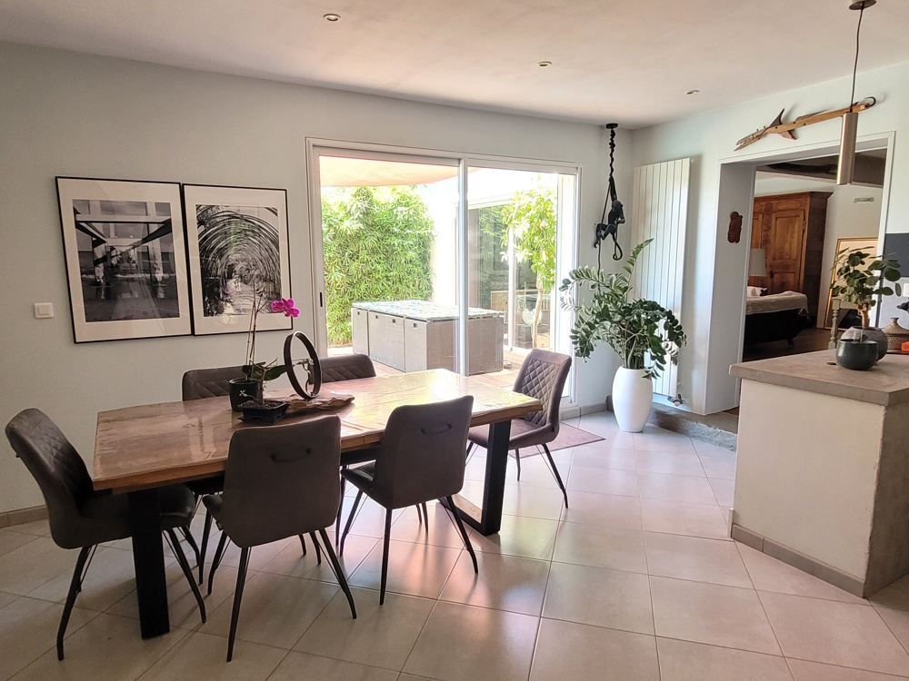 4-bedroom House In Bassan, France (170 M²)