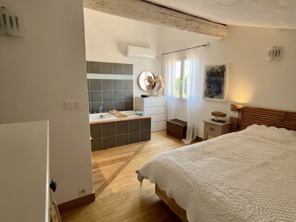 4-bedroom House In Bassan, France (170 M²)