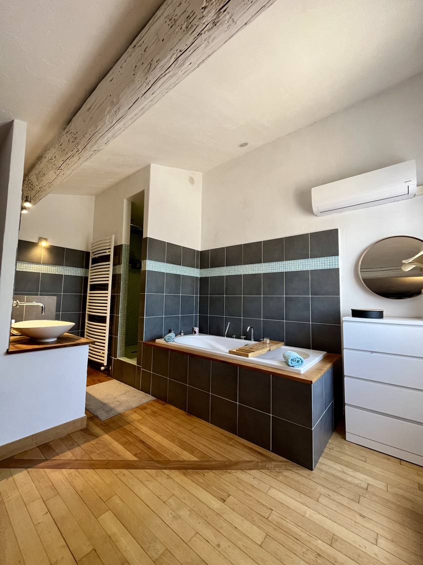 4-bedroom House In Bassan, France (170 M²)