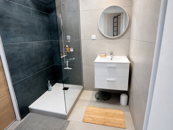 4-bedroom House In Bassan, France (170 M²)