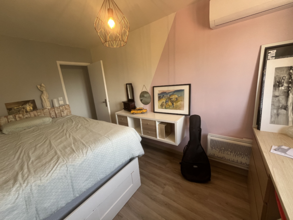 4-bedroom House In Bassan, France (170 M²)