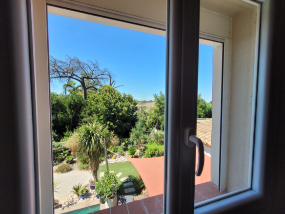 4-bedroom House In Bassan, France (170 M²)