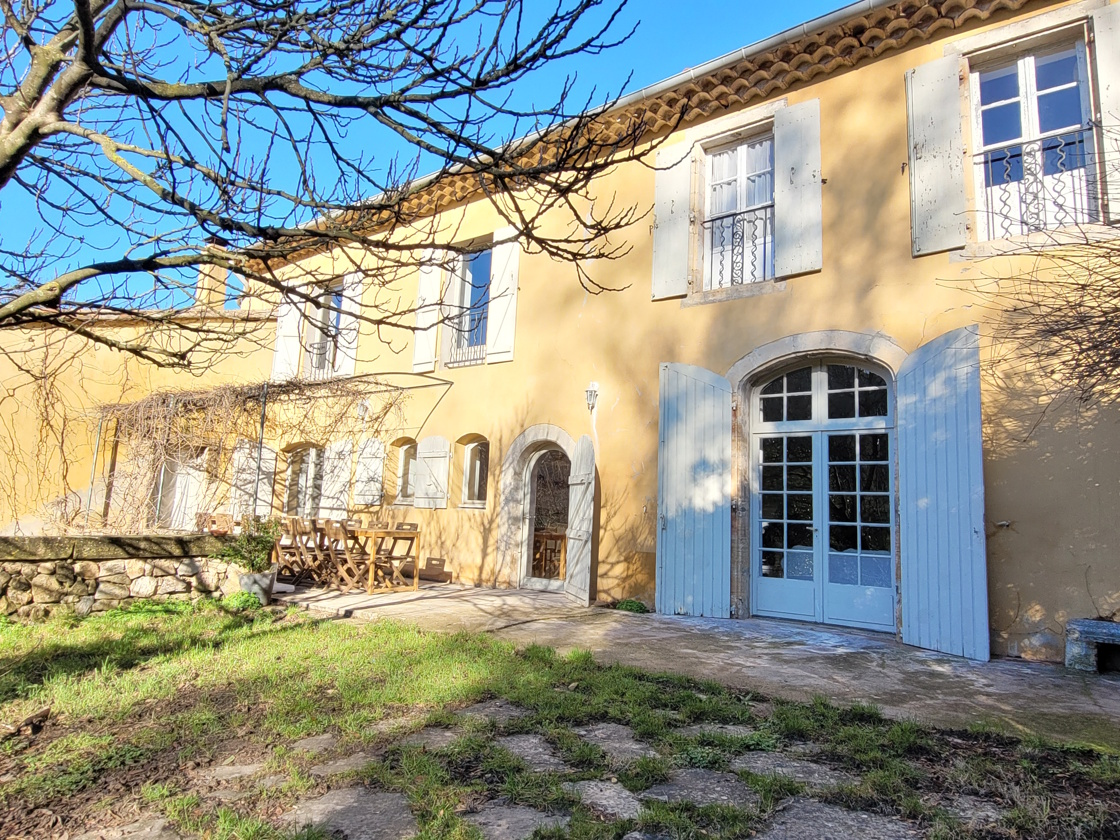 11-bedroom Commercial In Beziers, France (1.000 M²)