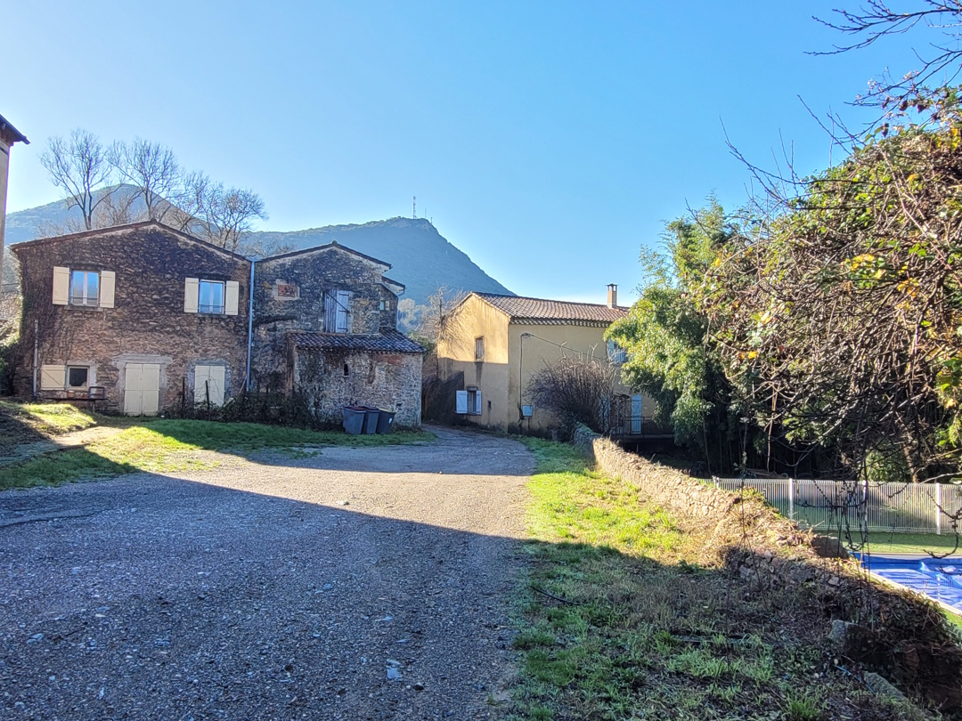 11-bedroom Commercial In Beziers, France (1.000 M²)