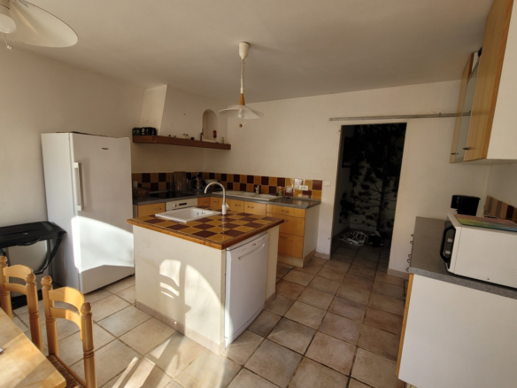 11-bedroom Commercial In Beziers, France (1.000 M²)