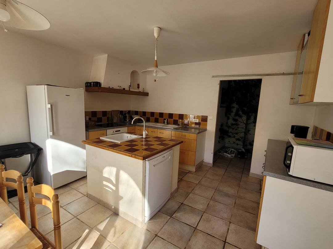 11-bedroom Commercial In Beziers, France (1.000 M²)