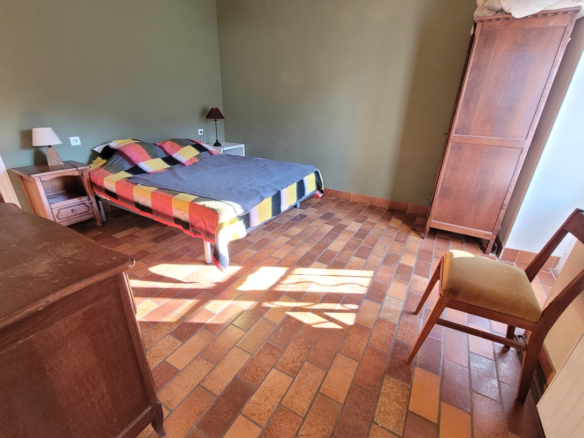 11-bedroom Commercial In Beziers, France (1.000 M²)