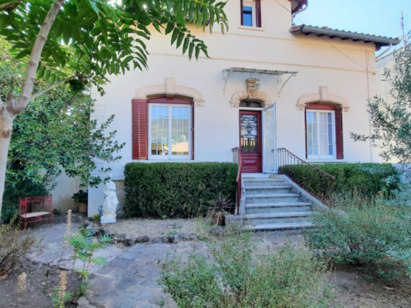 3-bedroom Detached House In Herepian, France (148 M²)