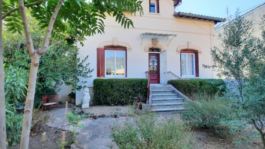 3-bedroom Detached House In Herepian, France (148 M²)
