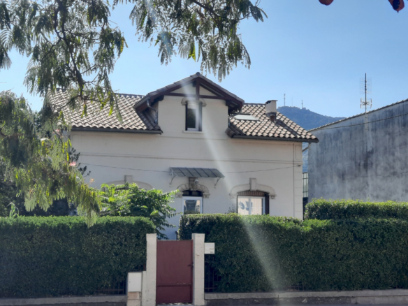 3-bedroom Detached House In Herepian, France (148 M²)