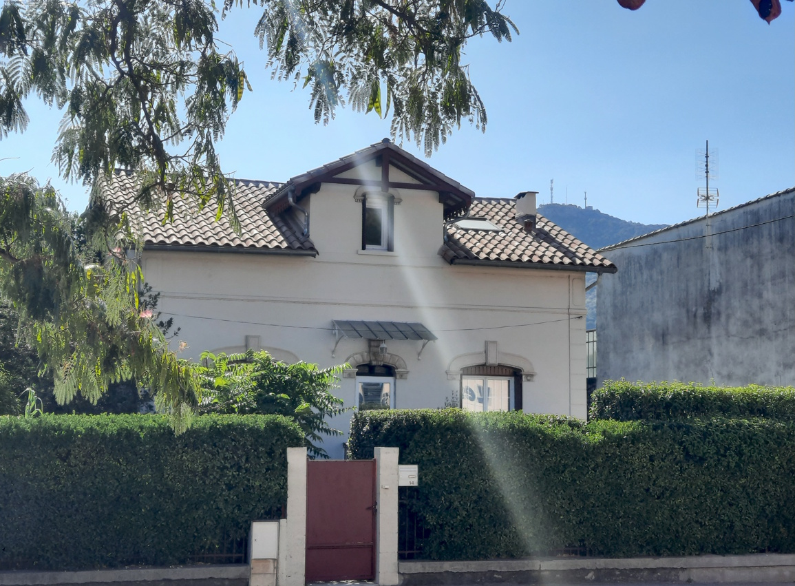 3-bedroom Detached House In Herepian, France (148 M²)