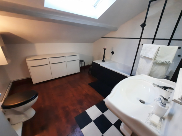 3-bedroom Detached House In Herepian, France (148 M²)