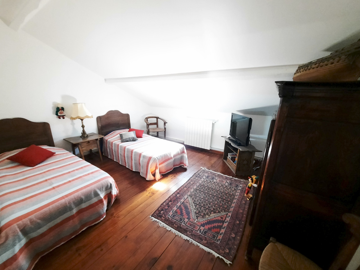 3-bedroom Detached House In Herepian, France (148 M²)