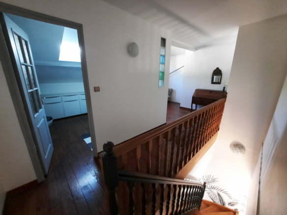 3-bedroom Detached House In Herepian, France (148 M²)