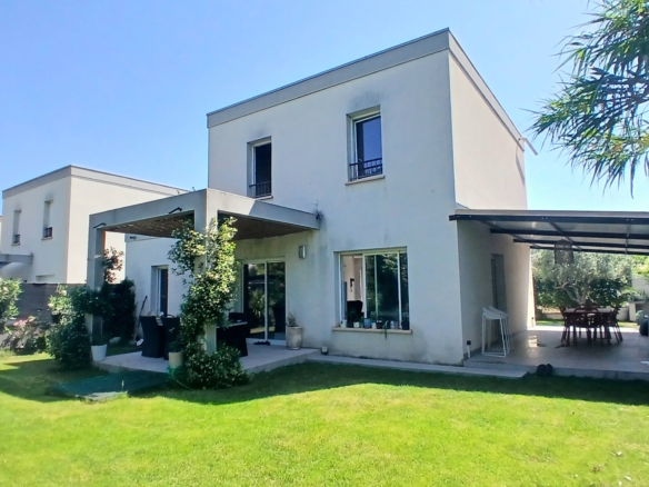 3-bedroom Detached House In Beziers, France (106 M²)