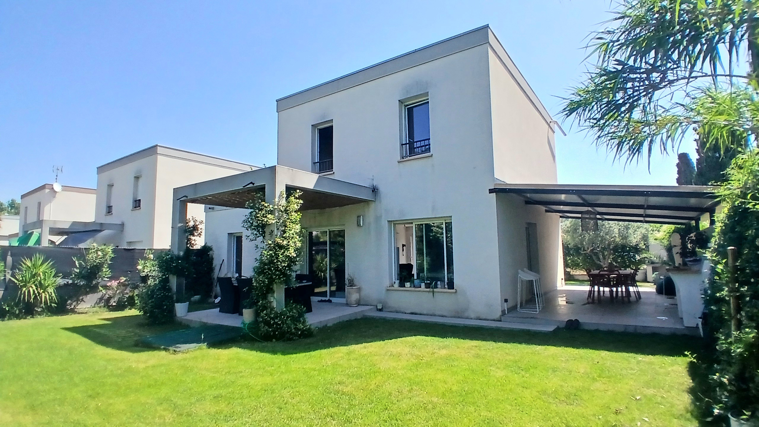 3-bedroom Detached House In Beziers, France (106 M²)