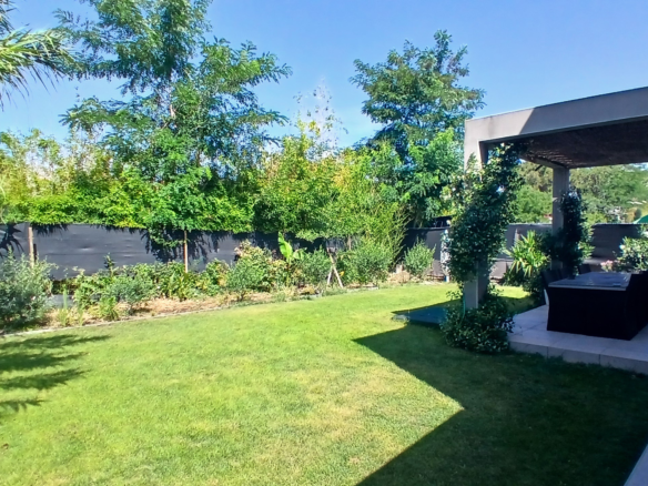 3-bedroom Detached House In Beziers, France (106 M²)