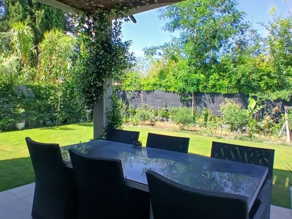 3-bedroom Detached House In Beziers, France (106 M²)