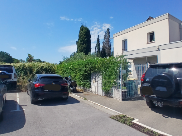 3-bedroom Detached House In Beziers, France (106 M²)