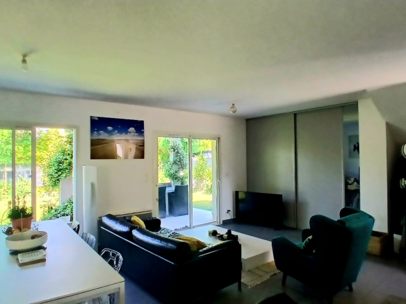 3-bedroom Detached House In Beziers, France (106 M²)