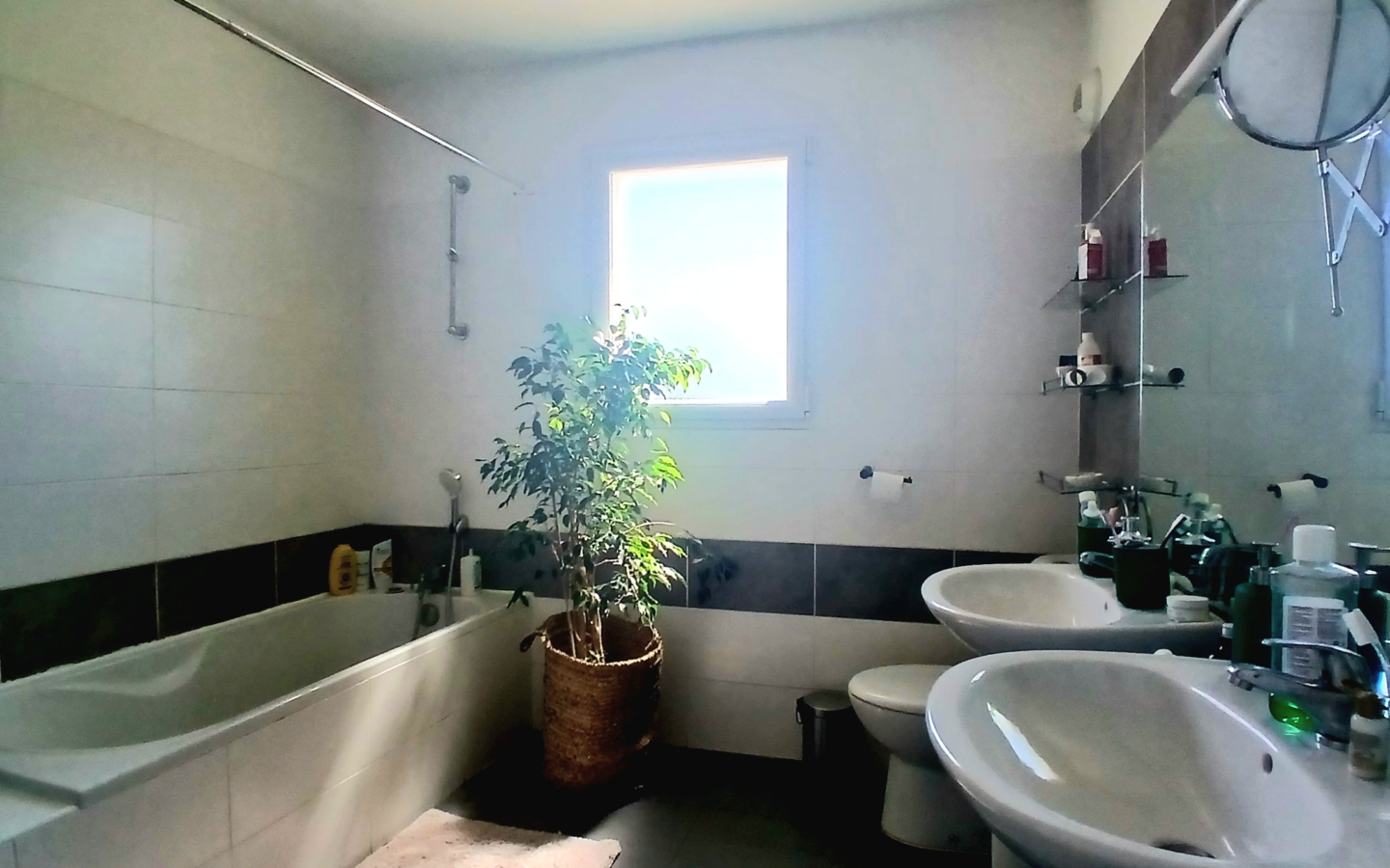 3-bedroom Detached House In Beziers, France (106 M²)