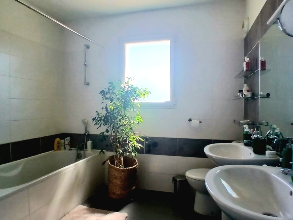 3-bedroom Detached House In Beziers, France (106 M²)