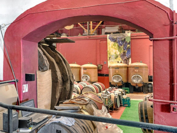 Commercial In Binissalem, Spain (1.228 M²)