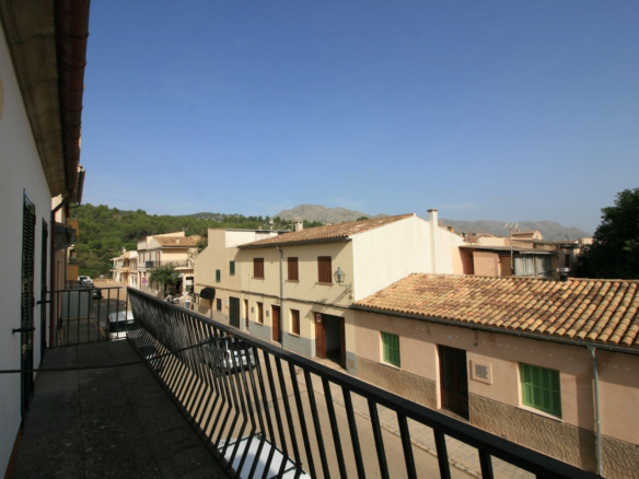 5-bedroom Village House In Pollensa, Spain (373 M²)
