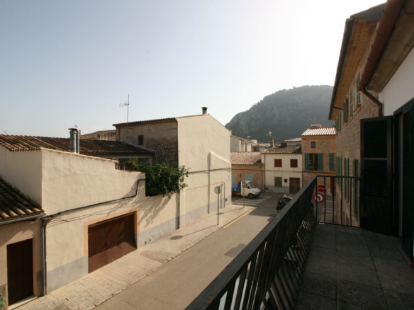 5-bedroom Village House In Pollensa, Spain (373 M²)