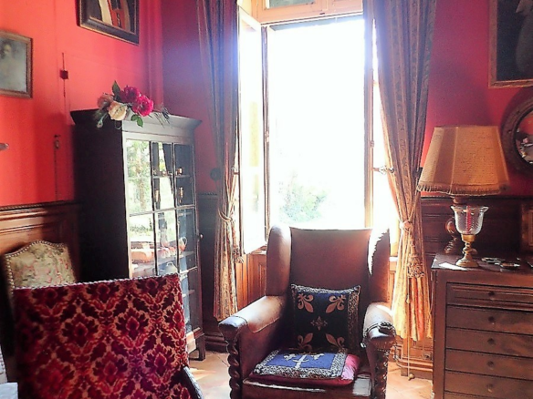 13-bedroom Property In Carcassonne, France (1.260 M²)