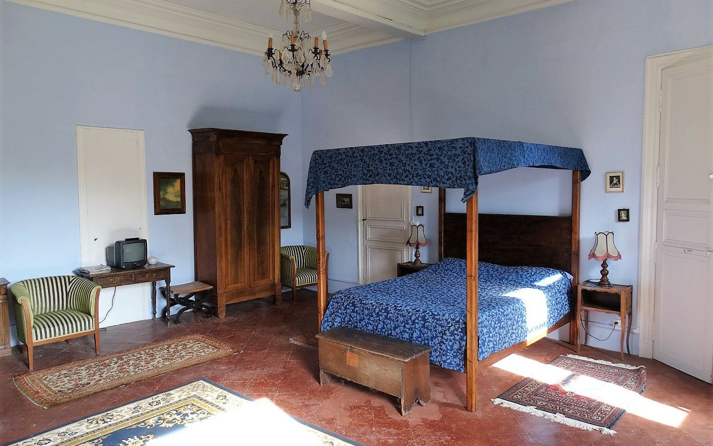 13-bedroom Property In Carcassonne, France (1.260 M²)