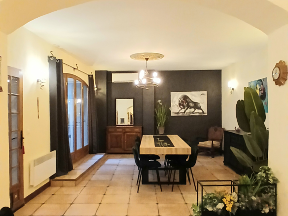 5-bedroom House In Capestang, France (195 M²)