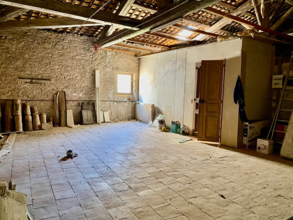 6-bedroom House In Cessenon Sur Orb, France (200 M²)