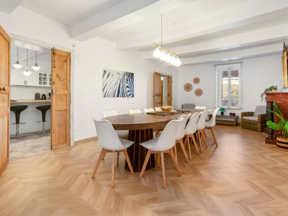 7-bedroom House In Faugeres, France (250 M²)