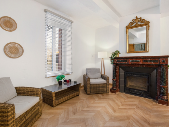 7-bedroom House In Faugeres, France (250 M²)