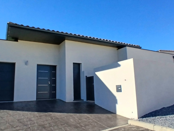 3-bedroom Detached House In Cessenon Sur Orb, France (123 M²)